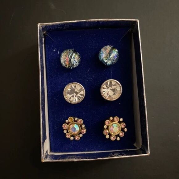 Earring  vintage  studs bundle - Picture 1 of 1